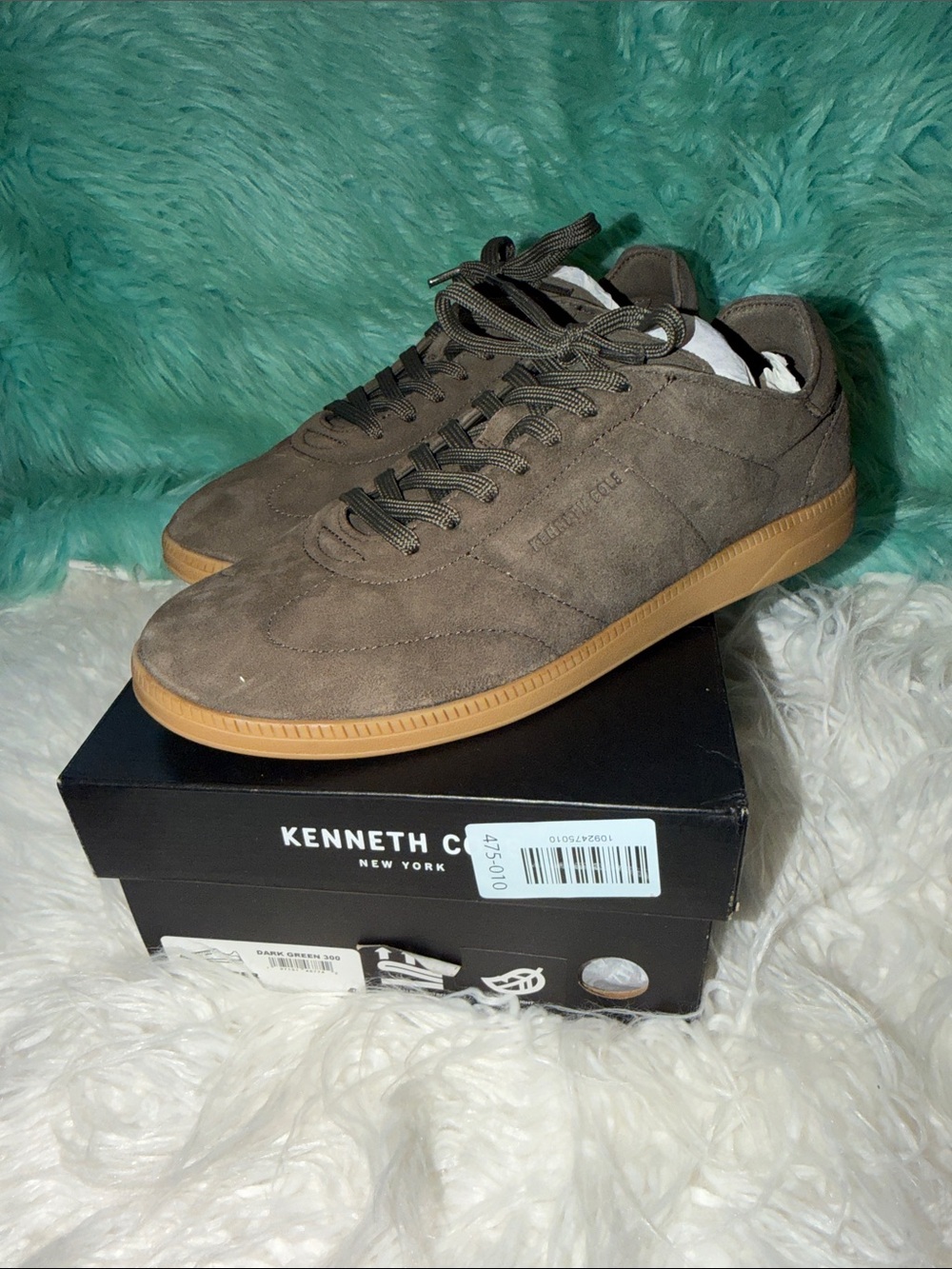 NIB Kenneth Cole Mercer Suede Low-Top Sneakers with Gum Sole- Dark Green M 10